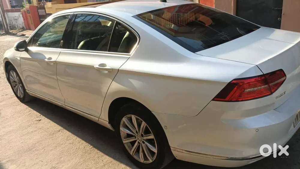Volkswagen Passat-automatic-sunroof-leather Seats-excellent Condition