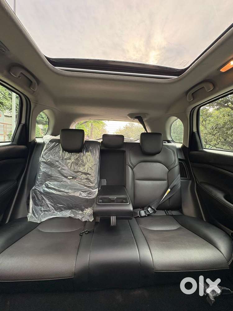 Maruti Suzuki Grand Vitara 1.5 Alpha Plus Intelligent Hybrid Ecvt, 2..