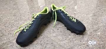 Football boots hot sale size 9