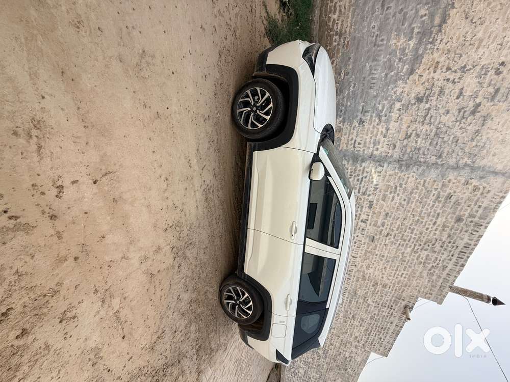 Maruti Suzuki Victoris 2026 15000 Km Driven