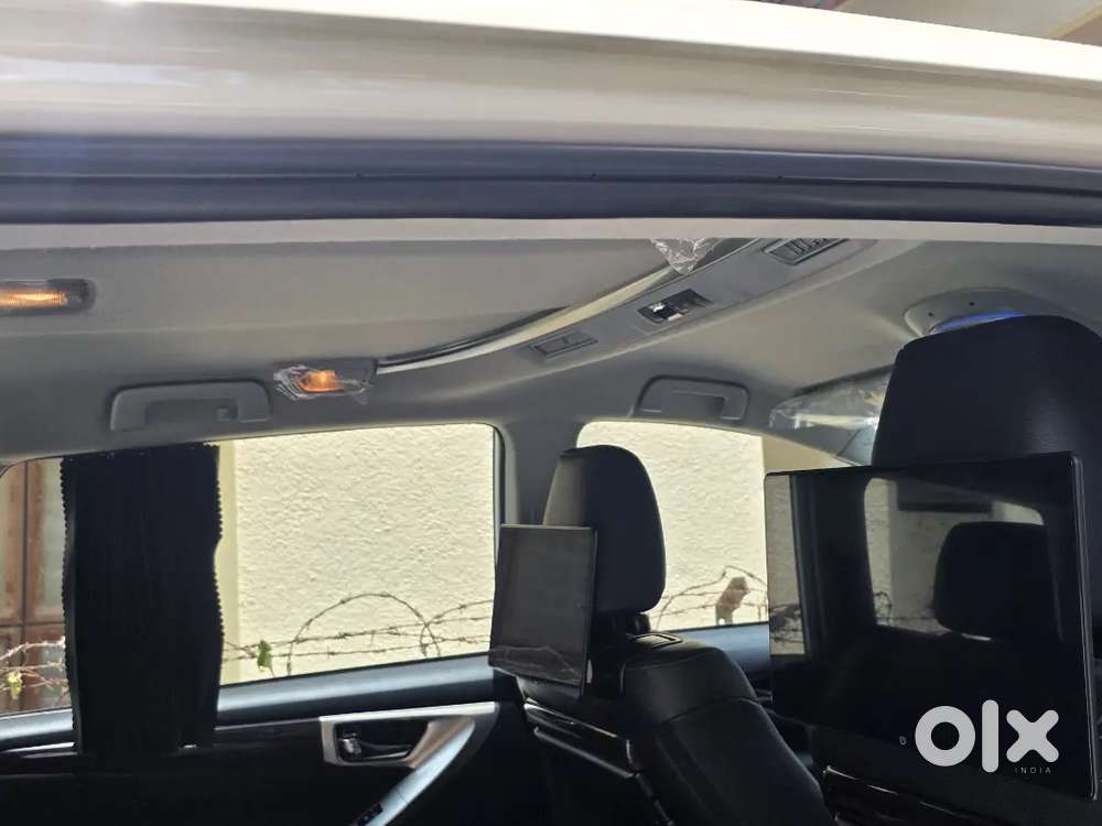 Toyota Innova Crysta 2025