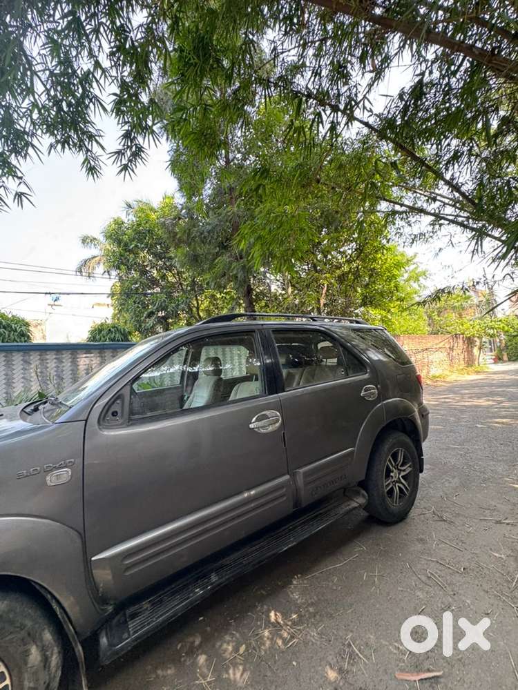Toyota Fortuner 2011 Diesel 150000 Km Driven