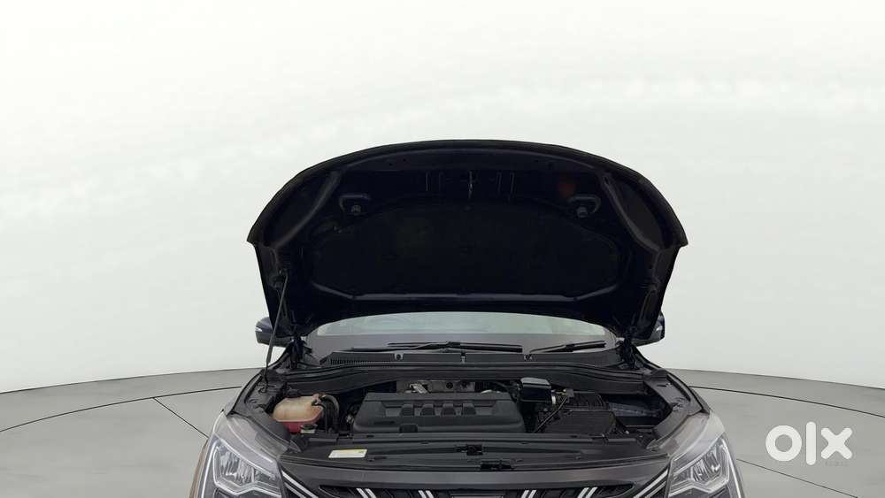 Mahindra Xuv700 2.0 Ax 5 Petrol Mt 7 Str, 2023, Diesel