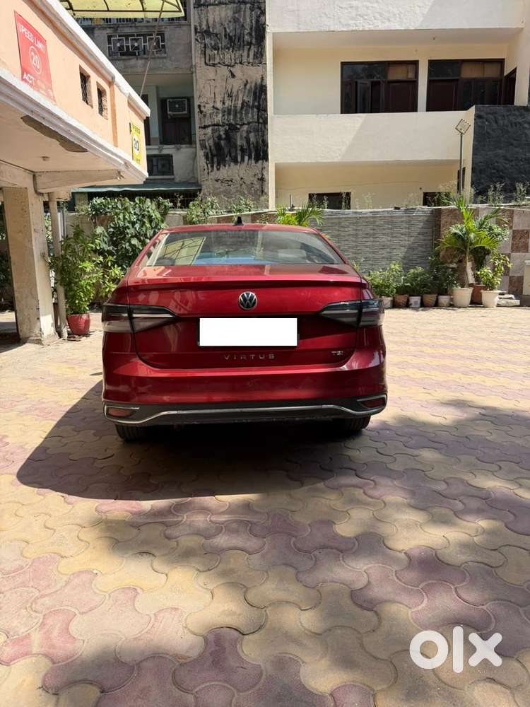 Red Vw Virtus Top Model Manual. Excellent Condition.