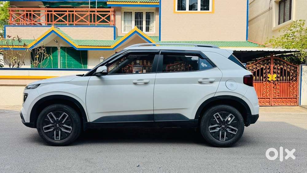 Hyundai Venue 2022 Diesel 7500 Km Driven