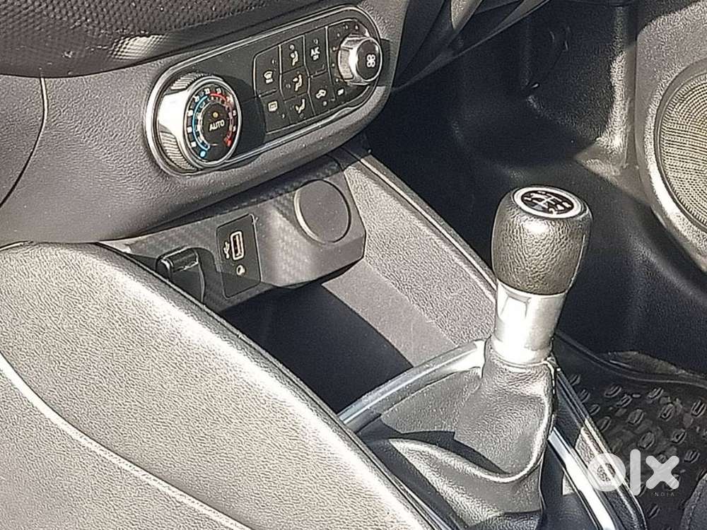 Nissan Kicks Petrol, 2022, Petrol
