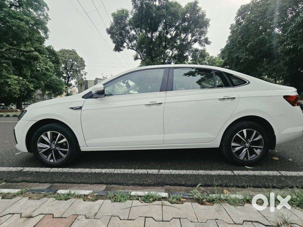 Skoda Slavia Style 1.0l Tsi At, 2023, Petrol