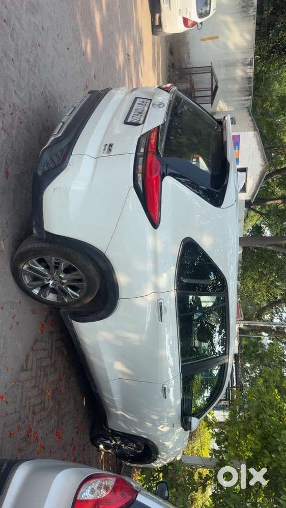 Toyota Innova Hycross 2025