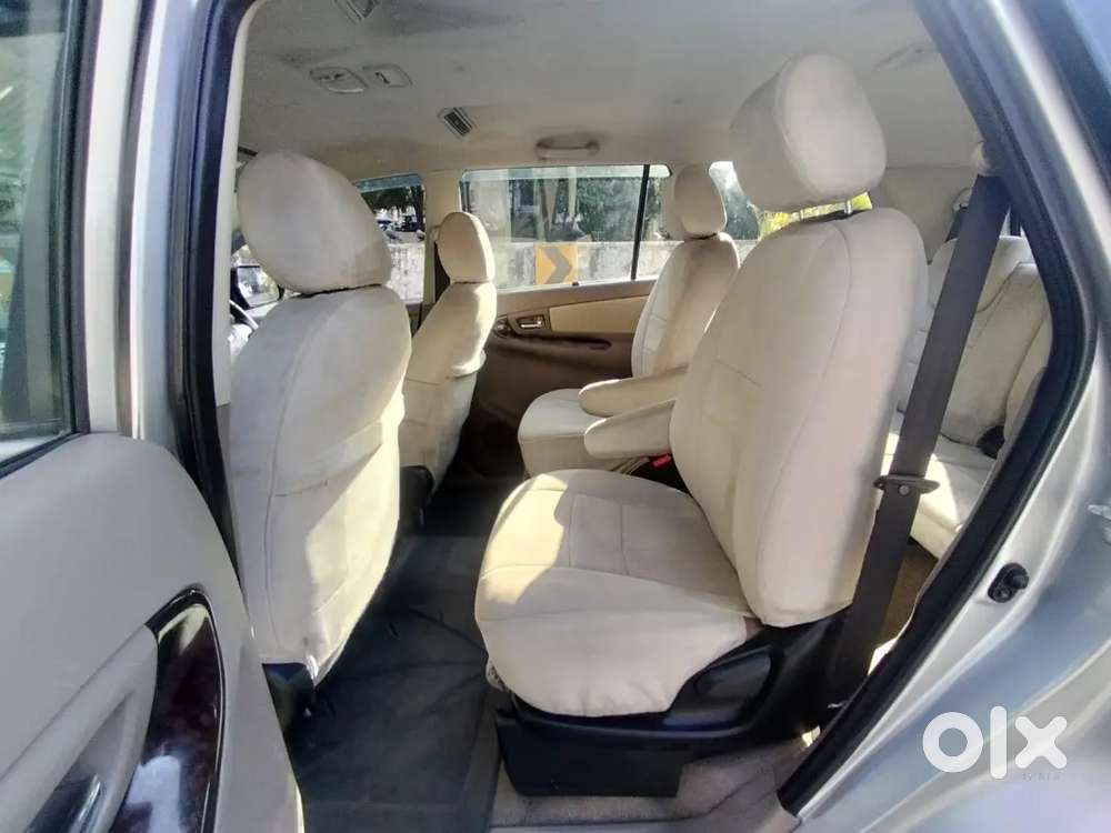 Toyota Innova 2015 V Diesel 7 Str 84000 Km Driven Excellent Condition