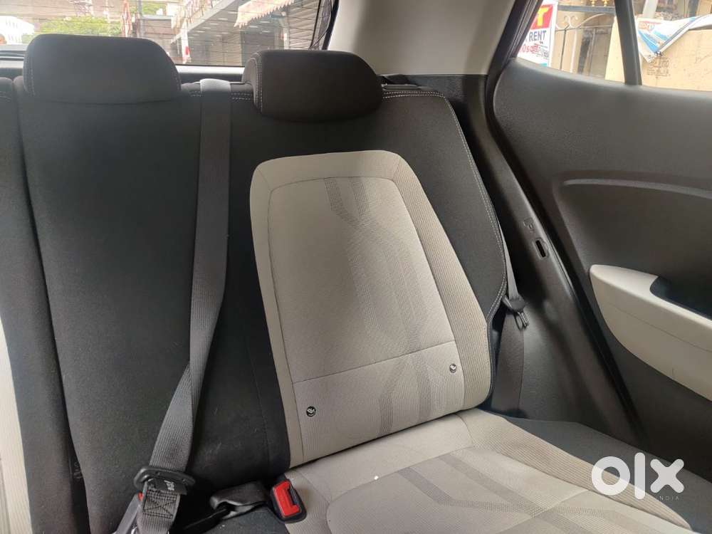 Hyundai Venue 2024 Petrol Well Maintained
