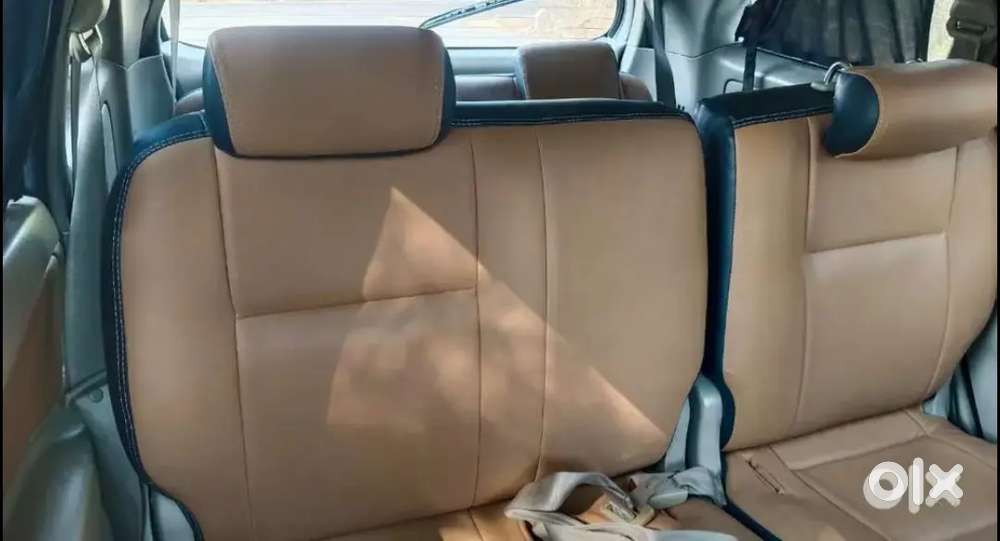 Toyota Innova 2.5 V 8 Seater