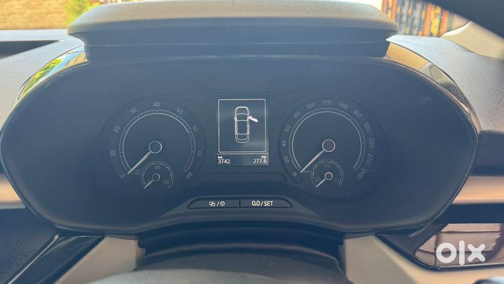 Skoda Slavia Sportsline A/t 1.0 Tsi  Candy White Colour