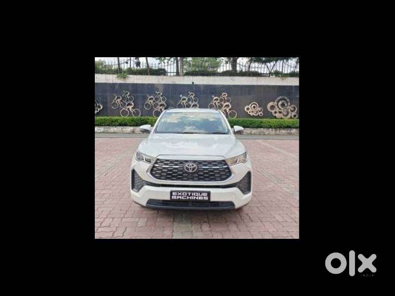 Toyota Innova Hycross