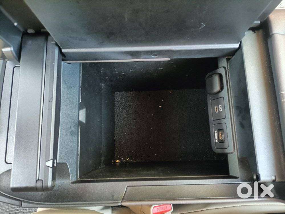 Toyota Vellfire Vip – Executive Lounge, 2024