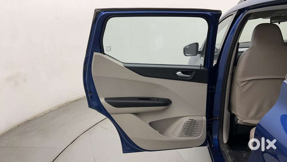 Renault Triber Rxz, 2022, Petrol