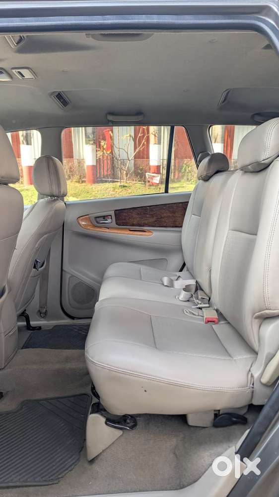 Toyota Innova 2.5 V 8 Str, 2011, Diesel