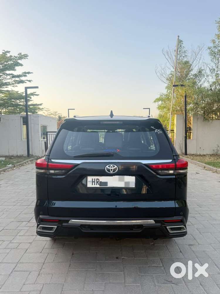 Toyota Innova Hycross 2.0 Zx Hybrid 7 Str, 2023, Petrol