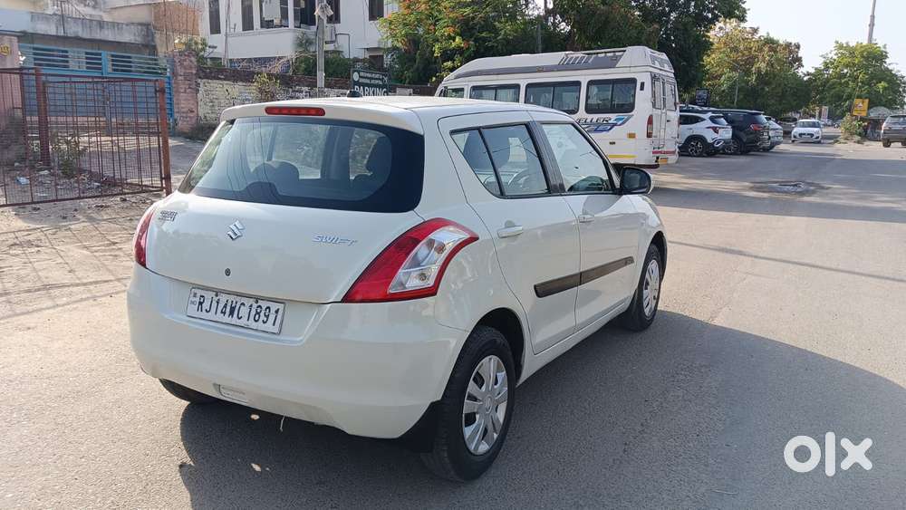 Maruti Suzuki Swift Lxi Optional-o, 2017, Petrol
