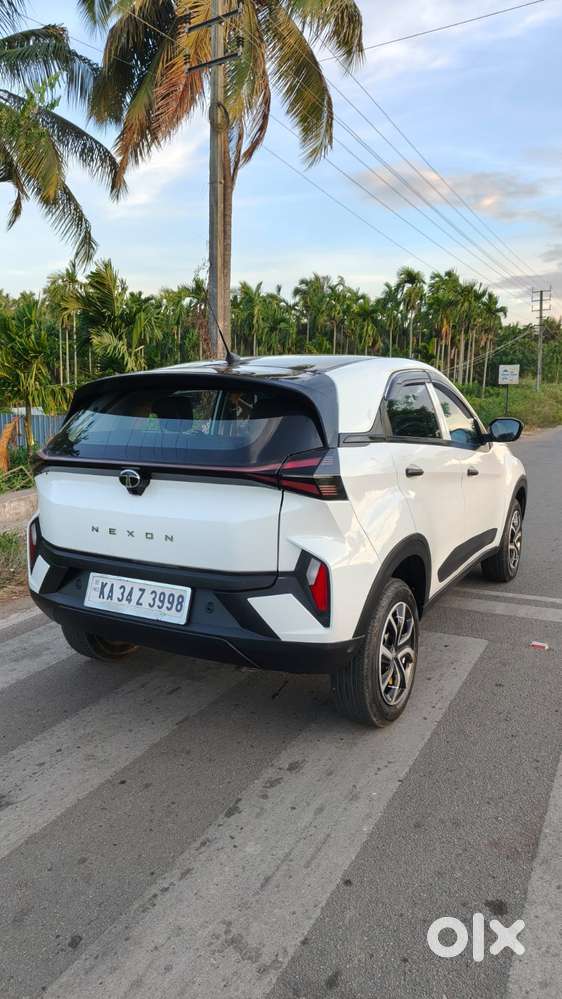 Tata Nexon Smart Plus1.2 Revotron Petrol 5 Mt, 2025, Petrol