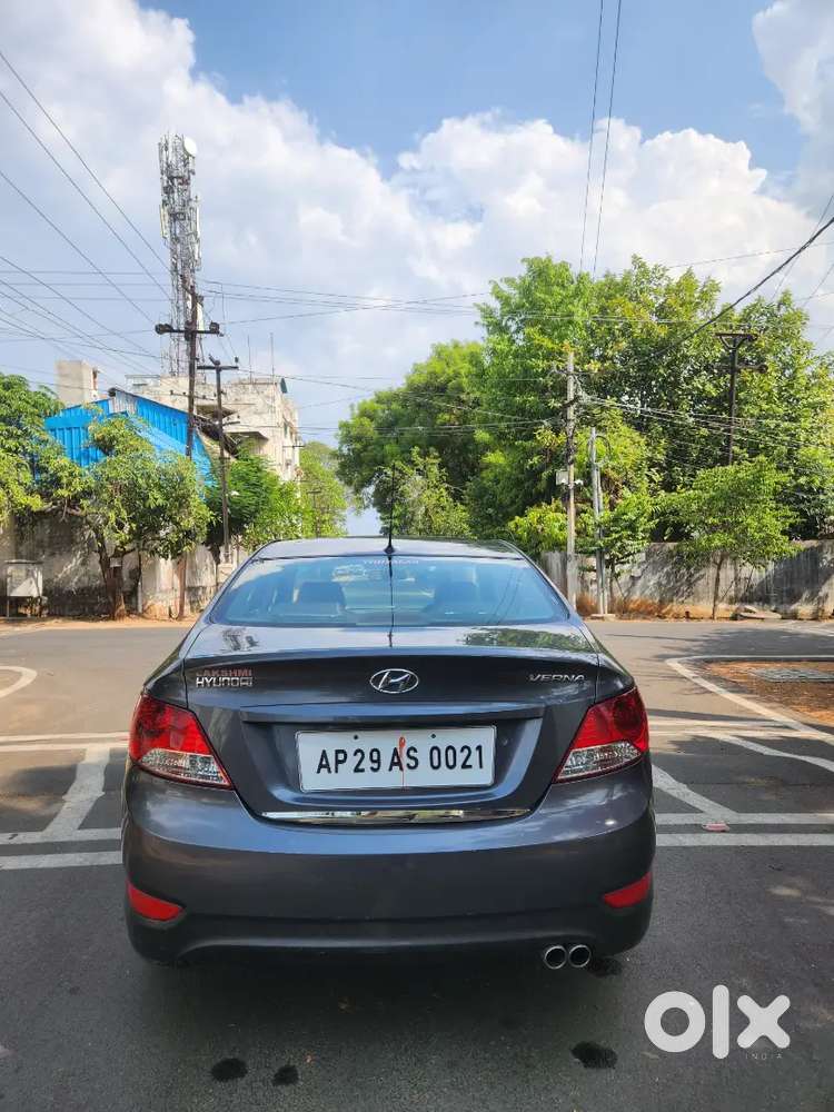 Hyundai Verna 2012
