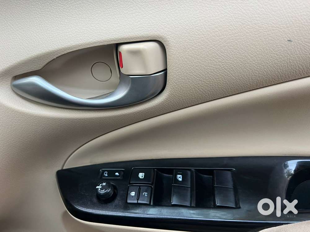Toyota Yaris V Cvt, 2018, Petrol
