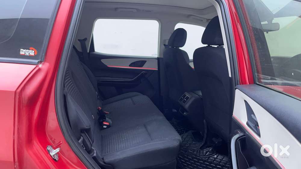 Mahindra Xuv700 2.0 Ax 5 Petrol At Str, 2023, Petrol