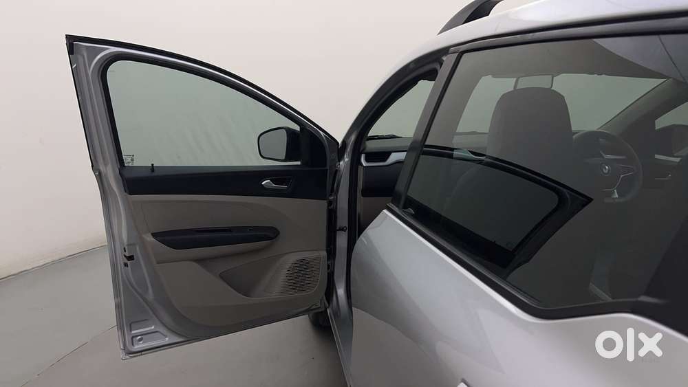 Renault Triber Rxz, 2022, Petrol