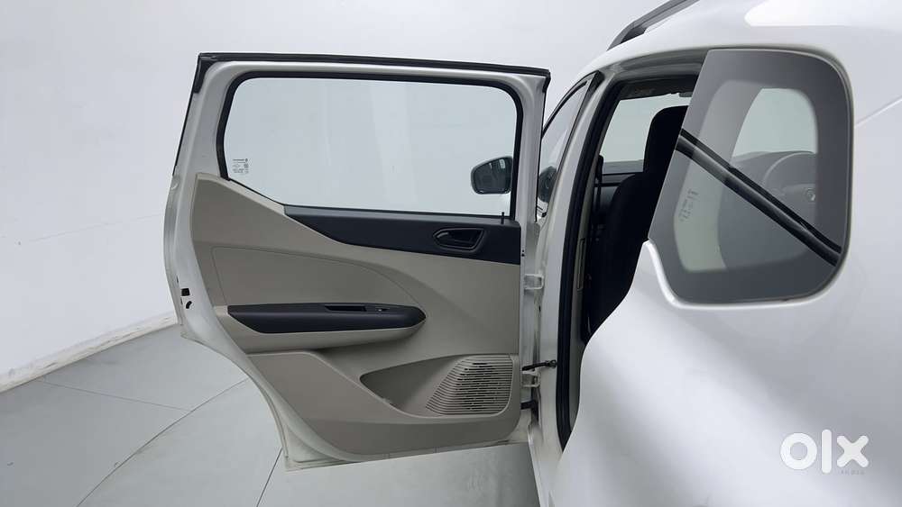 Renault Triber Rxt, 2022, Petrol