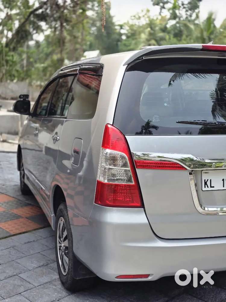 Toyota Innova 2015 V Model 8 Str..re...up To Kl