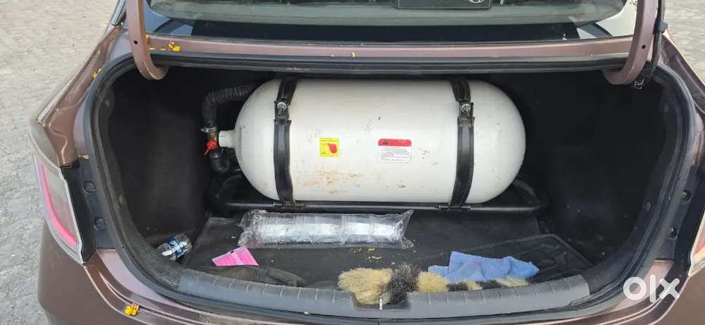 Hyundai Aura 2022 Cng & Hybrids 700000 Km Driven