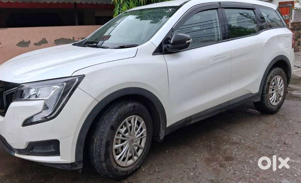 Mahindra Xuv700 2.0 Mx Petrol Mt 5 Str, 2023, Petrol