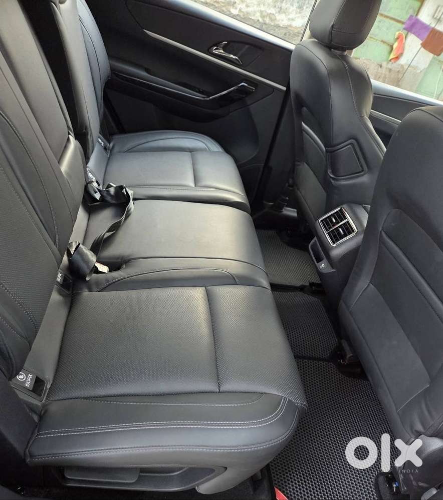 Mahindra Xuv700 2025 Diesel 9999 Km Driven
