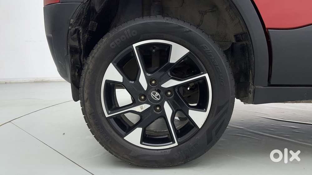 Tata Punch 1.2 Revotron Creative Amt Dual Tone, 2022, Petrol