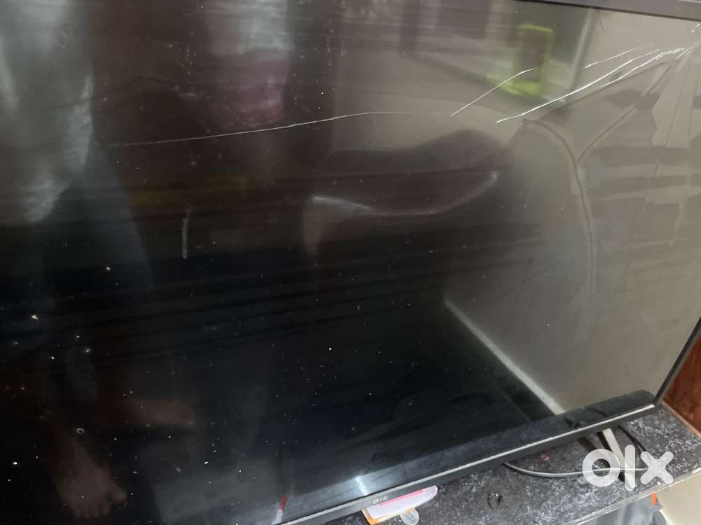 LG TV - Screen Damaged Smart Tv with magic remote