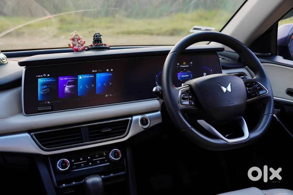 Mahindra Xuv700 2.0 Ax 7 Petrol At Luxury Pack Str, 2024, Petrol