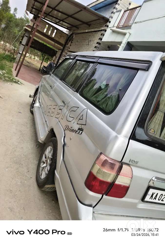 Modified Vehicle With Sunroof Led 3in 1 Fog Lights Roof Ac