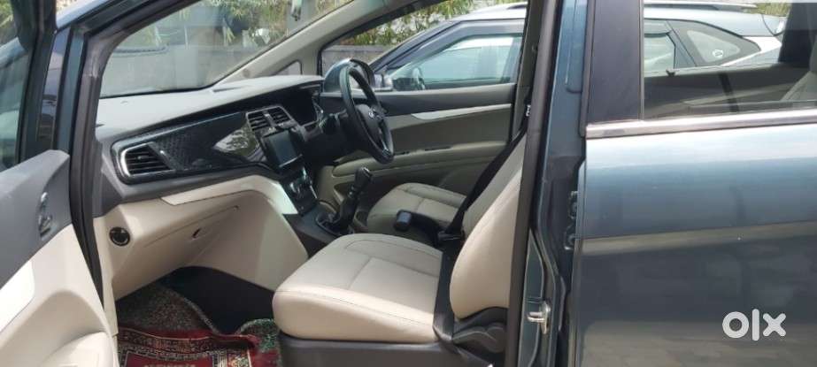 Mahindra Marazzo M8, 2018, Diesel