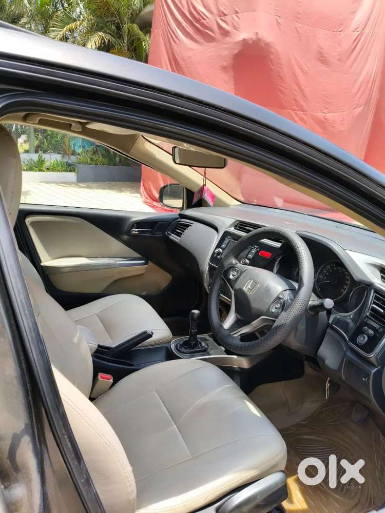  *s.a Car*

*honda City Vx*
*mh 03*
*diesel*️
*model 2014* 
*