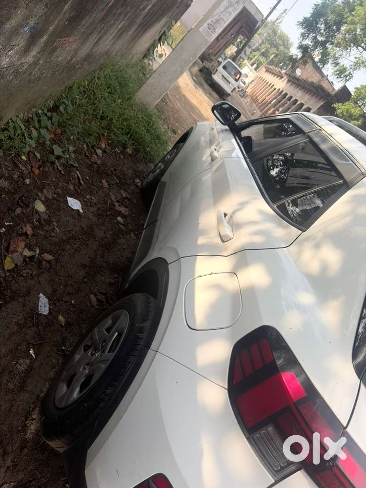 Hyundai Venue Petrol 2022 105000 Km