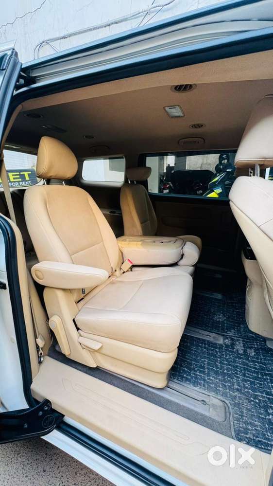 Kia Carnival Premium, 2022, Diesel