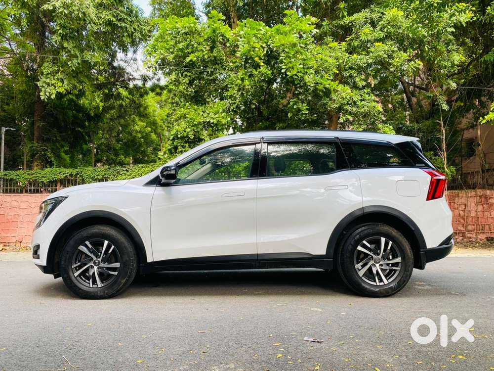 Mahindra Xuv700 2.0 Ax 5 Petrol Mt 7 Str, 2022, Petrol