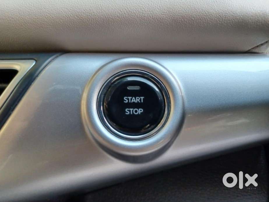 Mahindra Xuv700 2.0 Ax 7 Petrol At Luxury Pack Str, 2022, Petrol