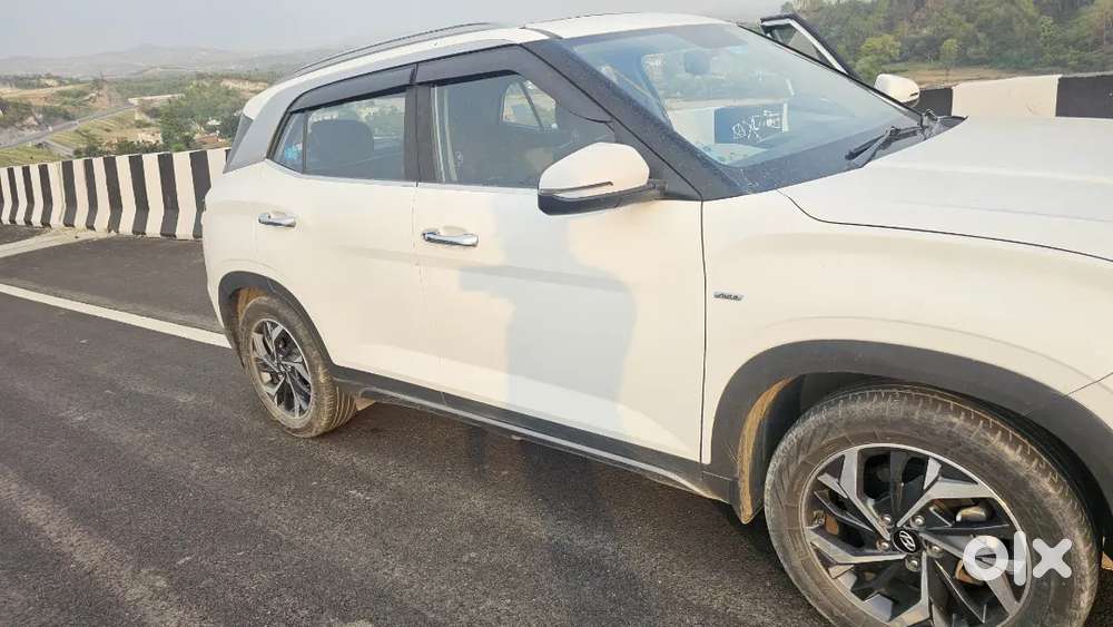 Creta Sx(0) Automatic With Pedel Shifters.  21 Kmpl Millage In City