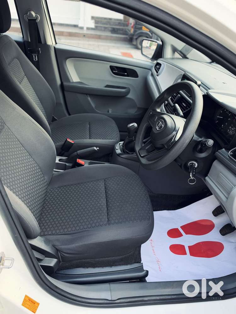 Tata Altroz 1.2 Xe, 2021, Petrol