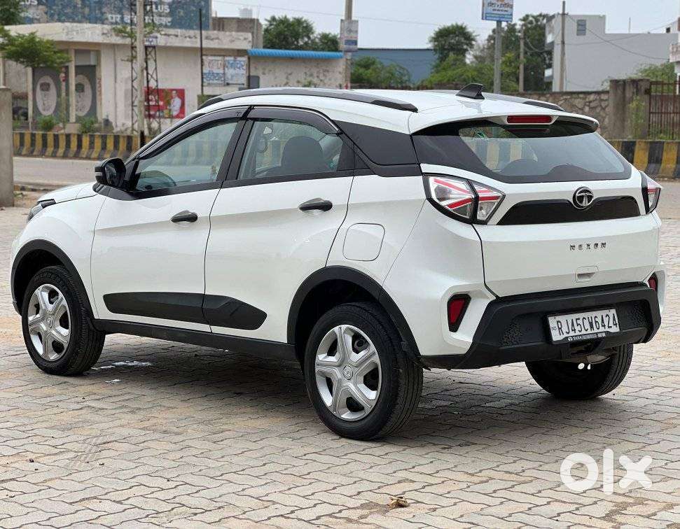 Tata Nexon 1.2 Revotron Xm Plus (s), 2023, Petrol
