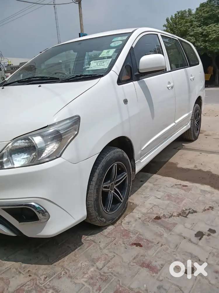 Toyota Innova 2.5 V 2014