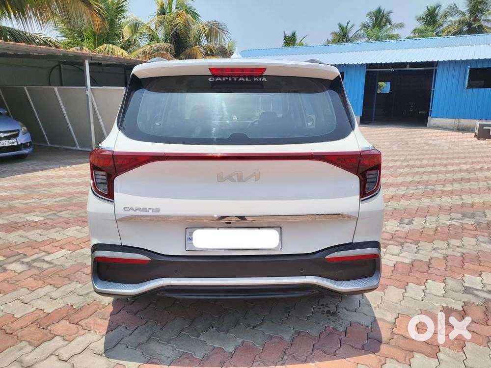 Kia Carens, 2023, Petrol