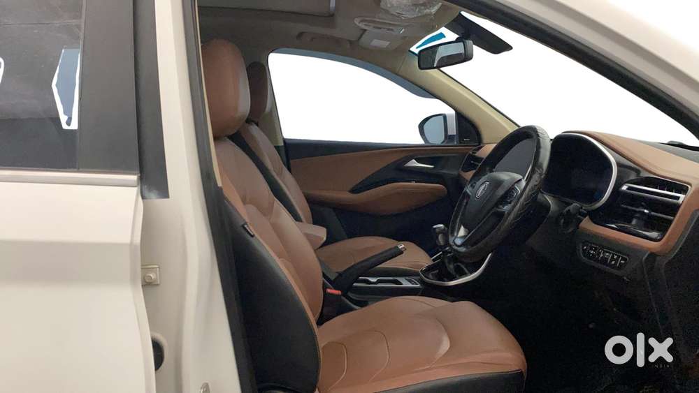 Mg Hector Plus Sharp Pro 1.5 Turbo Petrol Mt 6 Str, 2023, Petrol
