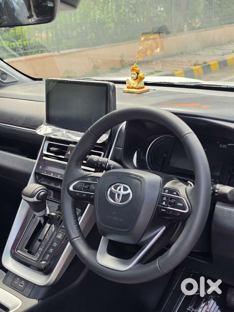 Toyota Innova Hycross 2.0 Zx (o) Hybrid 7 Str, 2025, Petrol