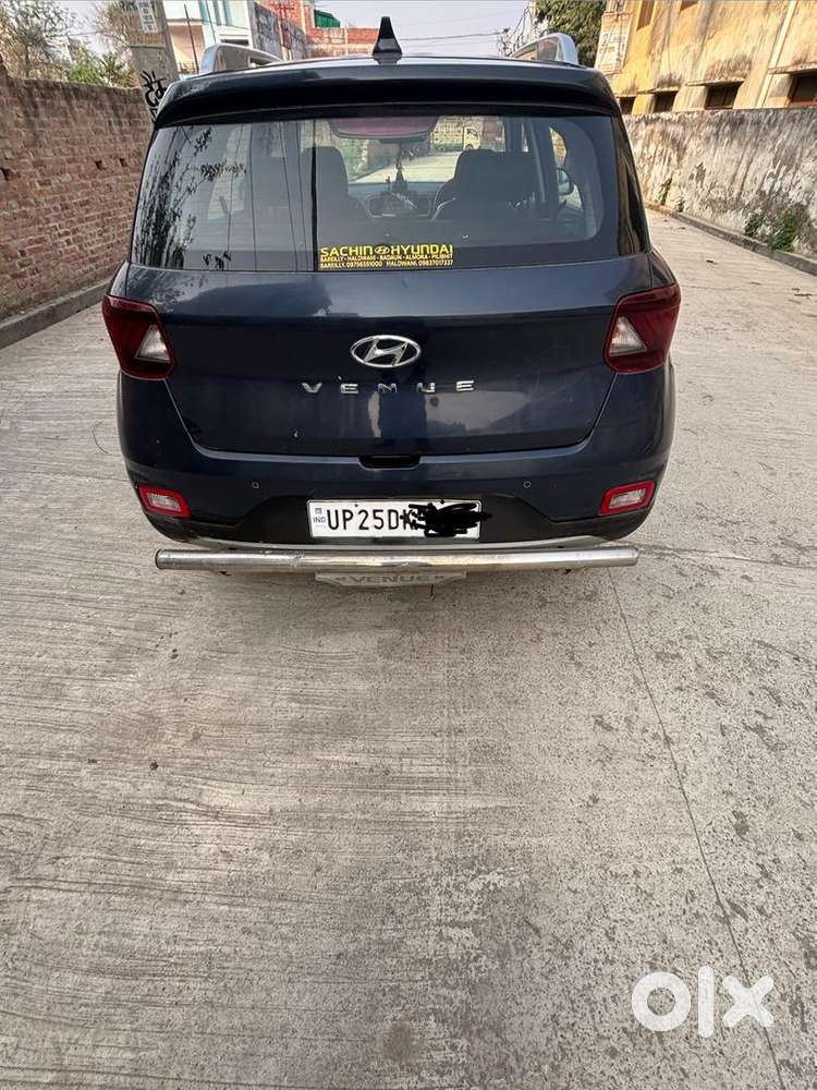 Hyundai Venue 2022 Petrol 39500 Km Driven